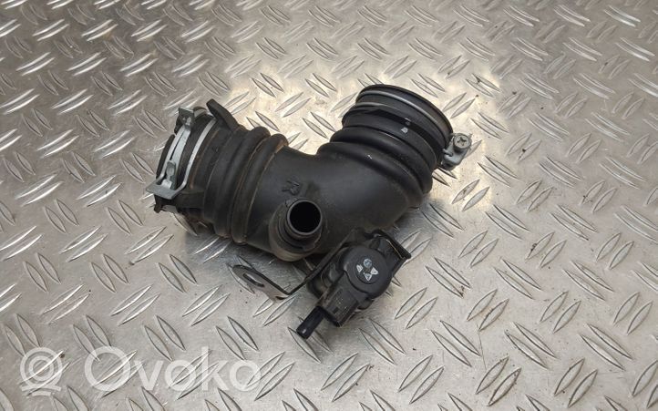 Toyota Yaris Część rury dolotu powietrza 178800Y030