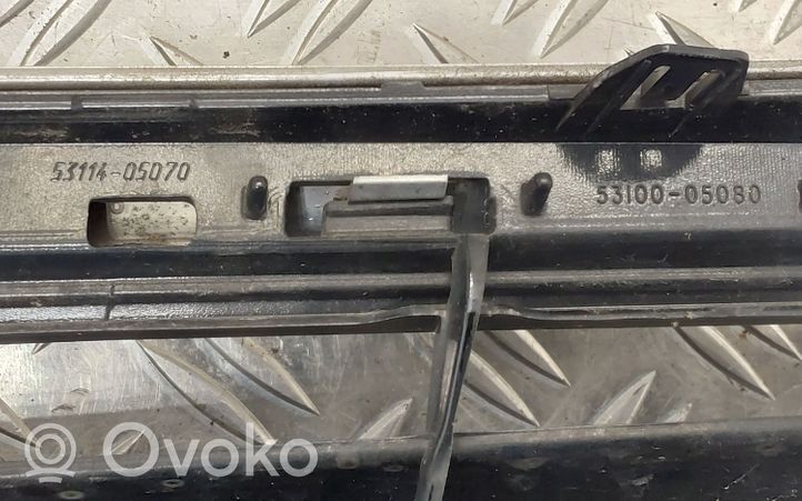 Toyota Avensis T250 Grille calandre supérieure de pare-chocs avant 5311405070
