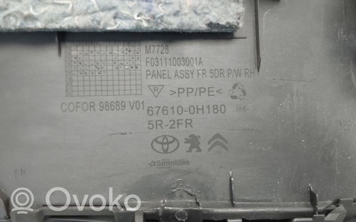 Toyota Aygo AB40 Boczki / Poszycie drzwi przednich 676100H180