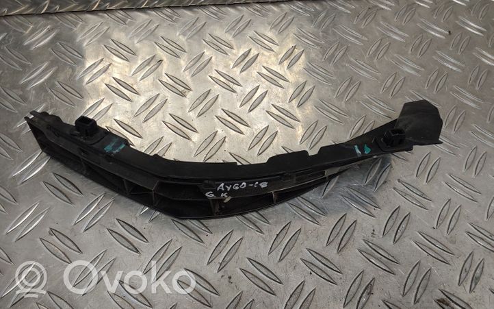 Toyota Aygo AB40 Support de pare-chocs arrière 525760H031