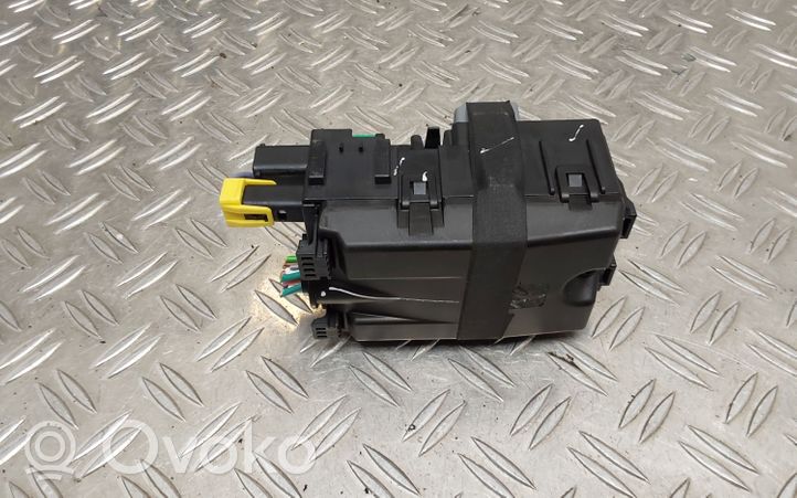 Citroen C4 III e-C4 Sulakemoduuli 9806192580