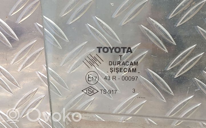 Toyota Corolla E120 E130 Szyba drzwi tylnych 43R00097