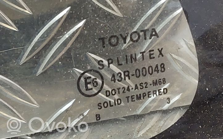 Toyota Corolla E120 E130 Szyba karoseryjna tylna 43R00048