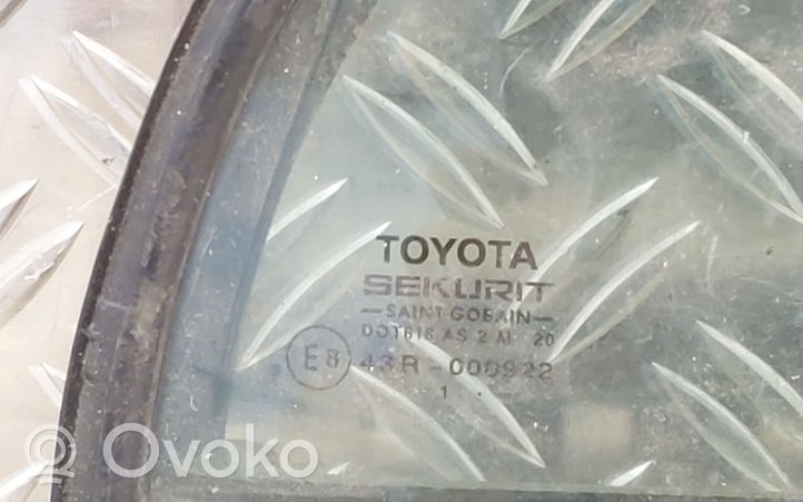 Toyota Corolla E120 E130 Szyba karoseryjna drzwi tylnych 43R000922