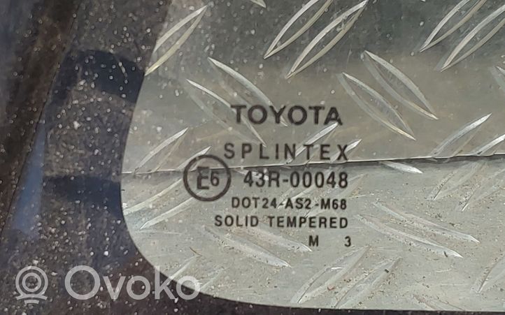 Toyota Corolla E120 E130 Szyba karoseryjna tylna 43R00048