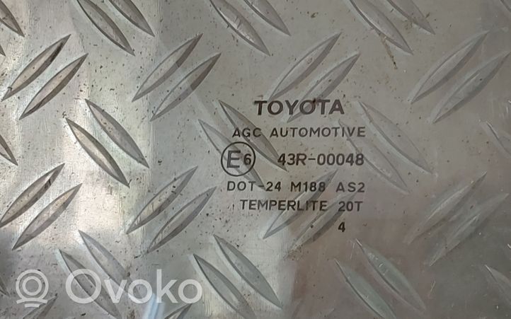 Toyota Yaris Vitre de fenêtre porte arrière 43R00048