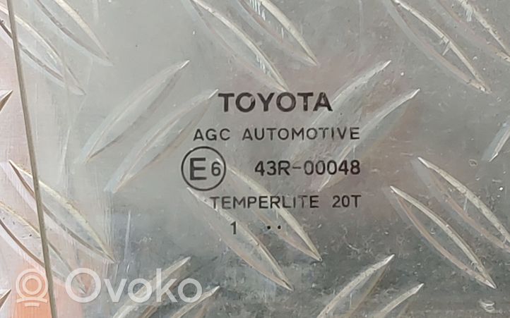 Toyota Avensis T270 Pagrindinis galinių durų stiklas 43R00048