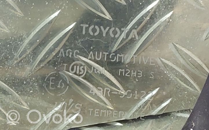 Toyota Verso-S Vetro del deflettore della portiera anteriore - quattro porte 43R00122