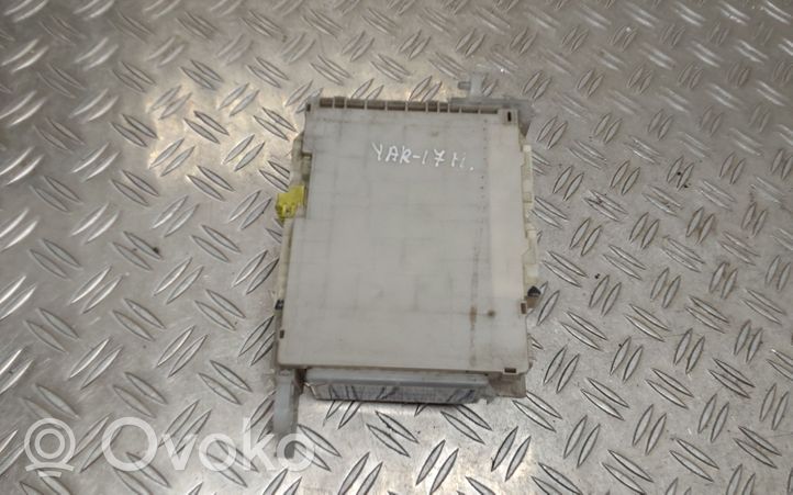 Toyota Yaris Module de fusibles 892210D470