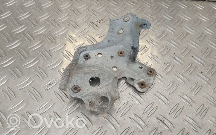 Toyota RAV 4 (XA40) Supporto di montaggio del parafango 