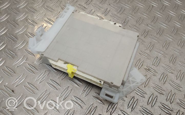 Toyota Prius+ (ZVW40) Sulakemoduuli 8922147420