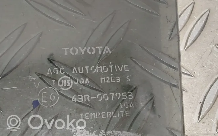 Toyota RAV 4 (XA30) Szyba drzwi tylnych 