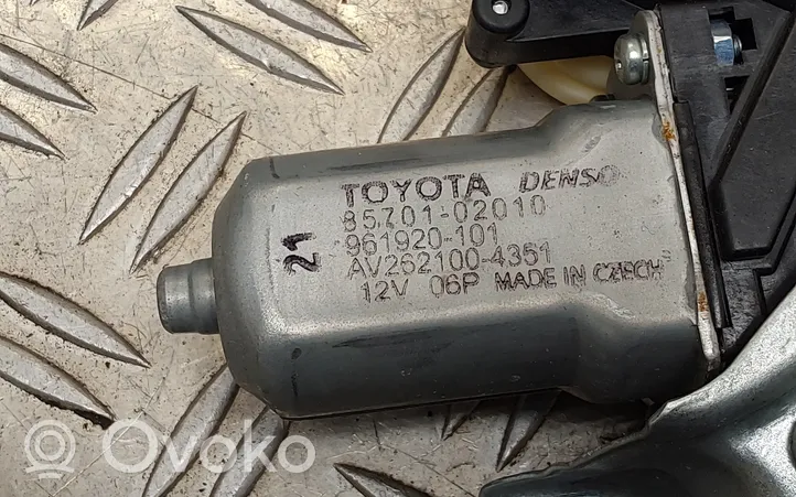 Toyota Avensis T270 Takaoven ikkunan nostin moottorilla 8570102010