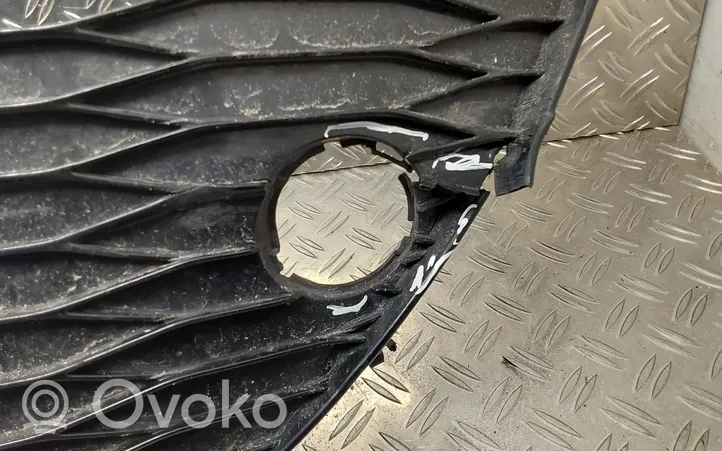 Toyota Yaris Etupuskurin alempi jäähdytinsäleikkö 531020D140