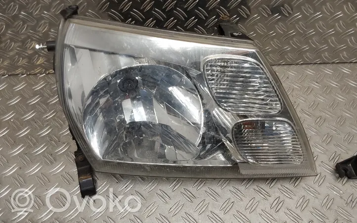 Toyota Hiace (H200) Lampa przednia 