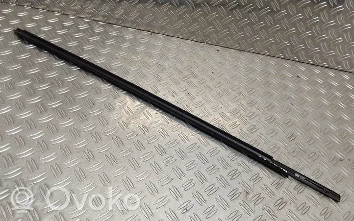 Toyota Yaris Rivestimento modanatura del vetro della portiera anteriore 