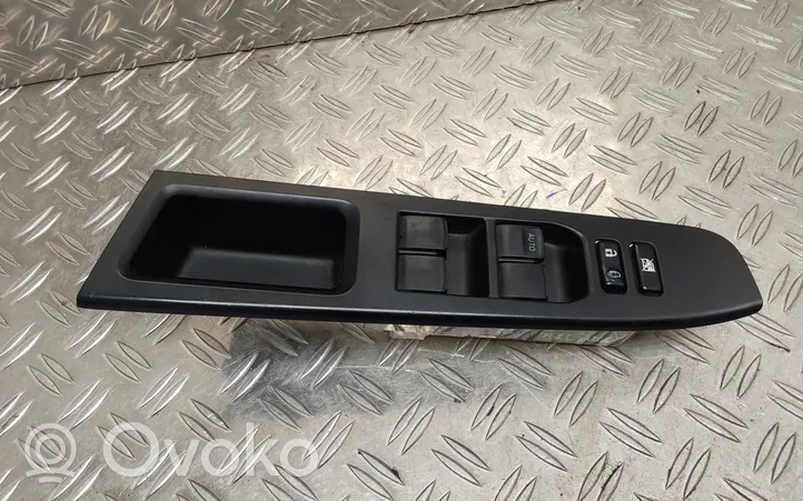 Toyota Yaris Interruttore di controllo dell’alzacristalli elettrico 742320D690