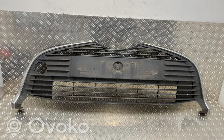 Toyota Yaris Etupuskurin alempi jäähdytinsäleikkö 531020D040