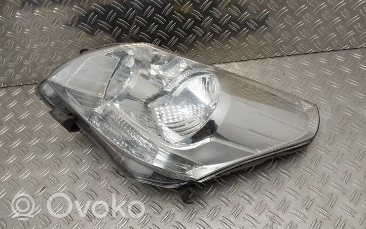 Toyota Verso Priekinis žibintas 810700F101