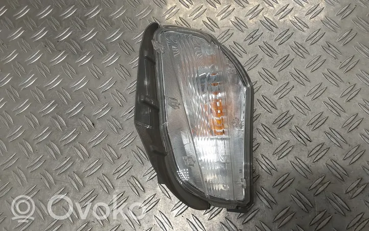 Toyota Prius+ (ZVW40) Передний поворотный фонарь 