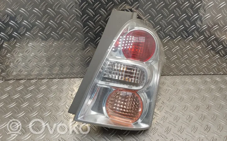 Toyota Corolla Verso AR10 Feux arrière / postérieurs 815500F060