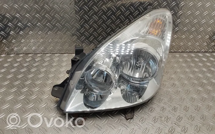 Toyota Corolla Verso AR10 Lampa przednia 