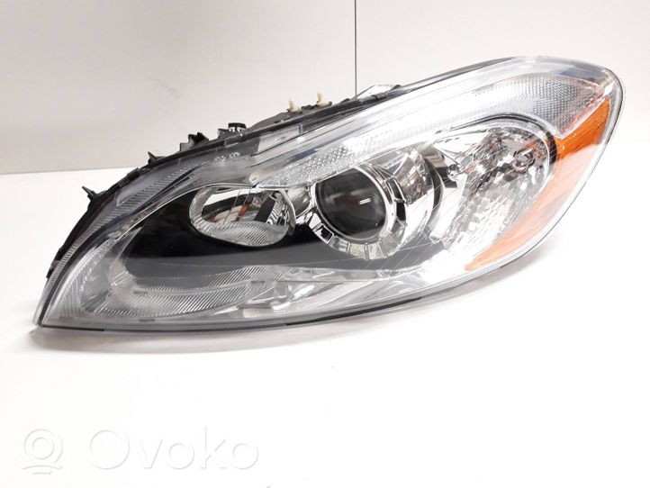 Volvo C70 Lampa przednia 31299758