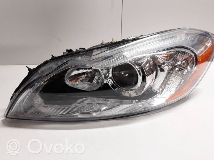 Volvo C70 Lampa przednia 31299758