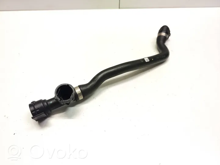 BMW 5 G30 G31 Tuyau de liquide de refroidissement moteur 8602651