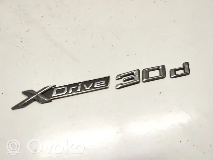 BMW X5 F15 Ražotāja plāksnīte / modeļa burti 