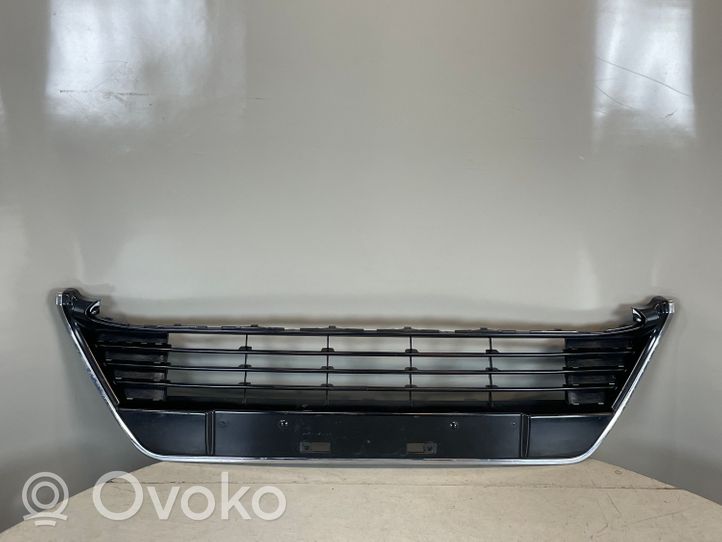 Toyota Auris E180 Etupuskurin alempi jäähdytinsäleikkö 5311202390