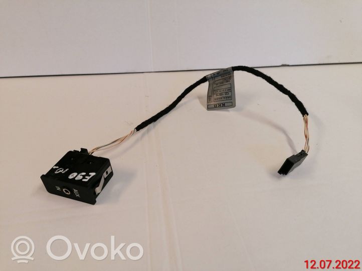 BMW 3 E90 E91 Enchufe conector entrada auxiliar 6930561