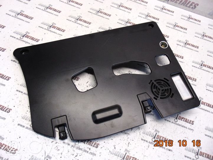 BMW 2 F46 Panelės apdailos skydas (šoninis) 9316561