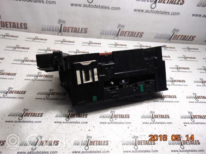 Mercedes-Benz A W169 Module de fusibles A1695451740