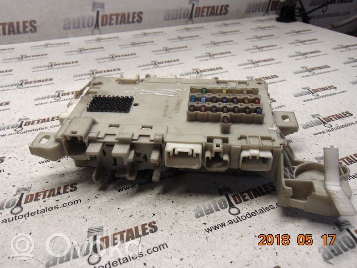 Lexus LS 430 Module de fusibles 8273050090