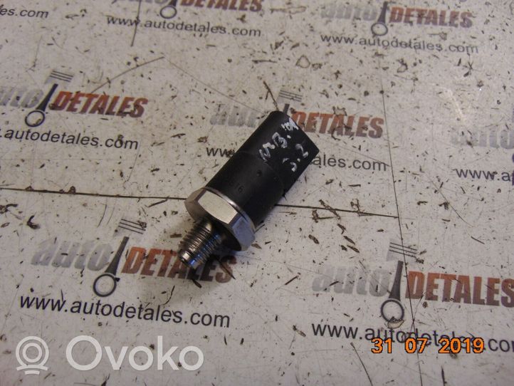 Mercedes-Benz E W210 Capteur de pression de carburant A0041531528