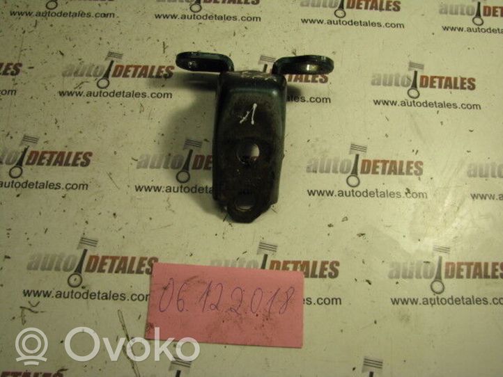 Honda CR-V Front door lower hinge 