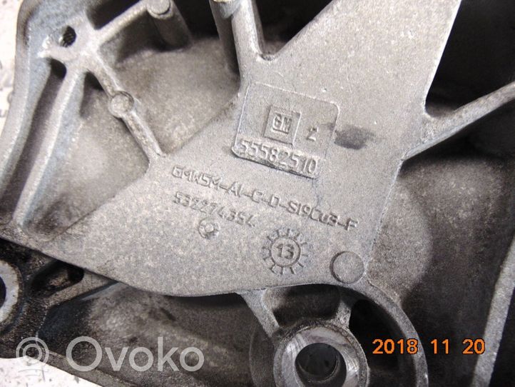 Vauxhall Insignia A Staffa di montaggio del compressore dell’A/C 55582510