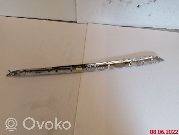 Mercedes-Benz GL X164 Baguette moulure de porte arrière a1647301422