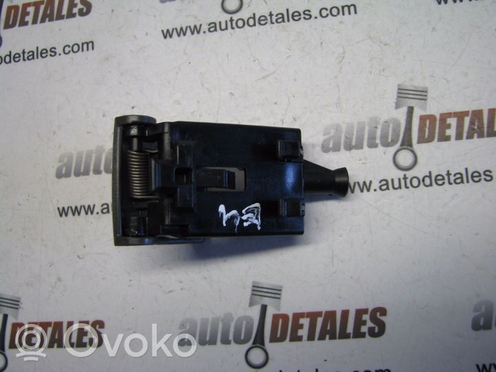 Toyota Sienna XL30 III Bouton d'ouverture de trappe à essence 7229308020