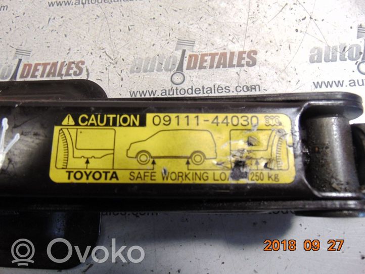 Toyota Avensis Verso Tunkki 0911144030