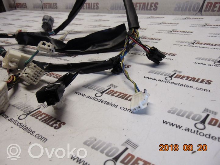 Toyota Avensis Verso Cablaggio porta anteriore 8215144320