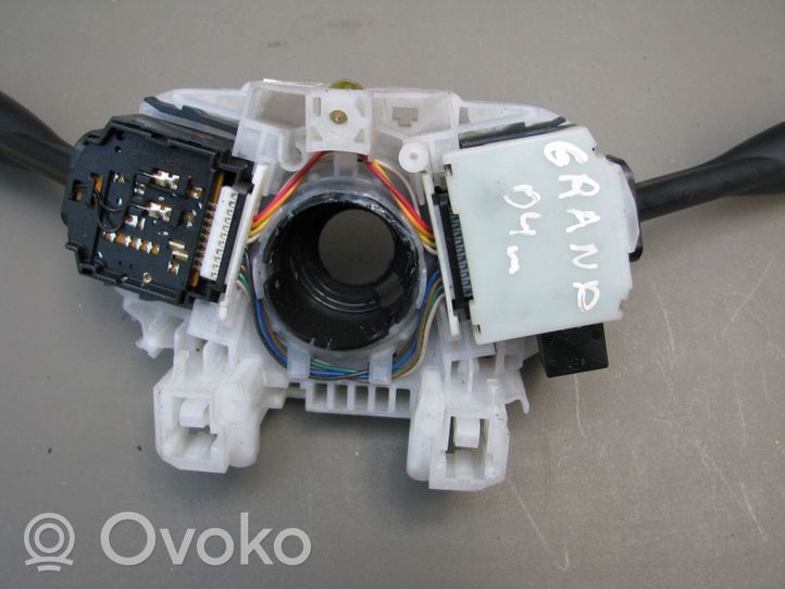 Mitsubishi Grandis Pyyhkimen/suuntavilkun vipukytkin 8600A121