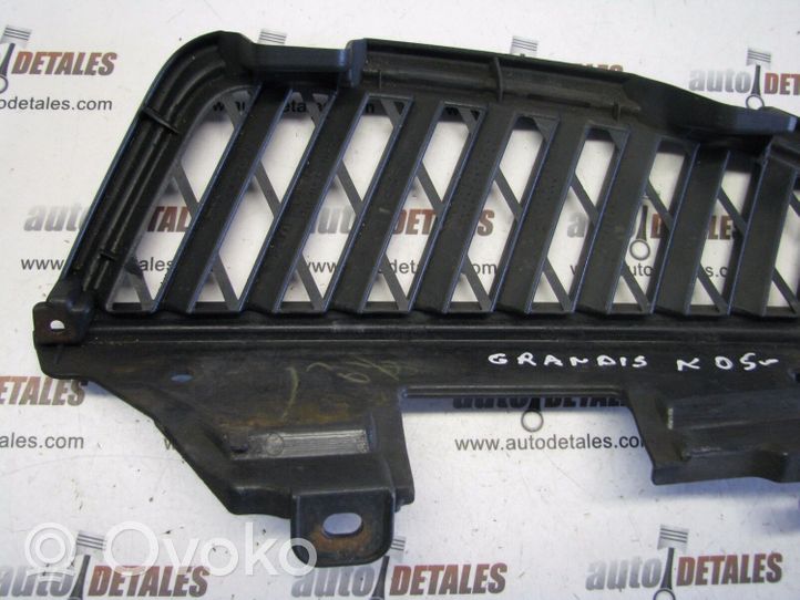 Mitsubishi Grandis Grille calandre supérieure de pare-chocs avant MN145455