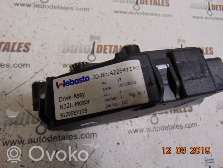 Nissan Qashqai+2 Silniczek szyberdachu 4223411