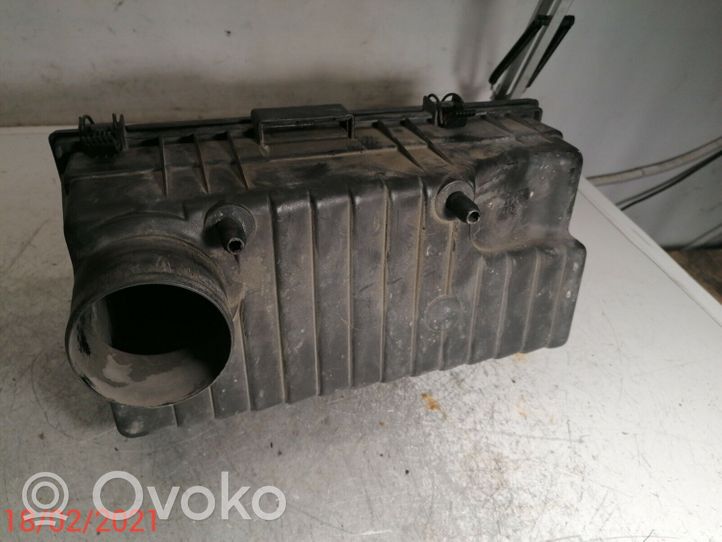 Peugeot 806 Ilmansuodattimen kotelo 8043986