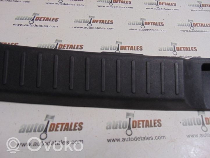 Toyota Corolla Verso AR10 Protection de seuil de coffre 647160F010