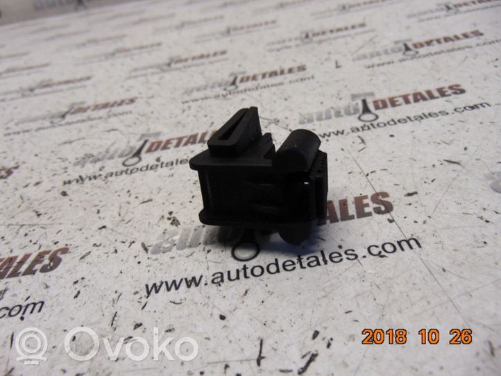 Mercedes-Benz E W210 Staffa di montaggio del radiatore A2105040146