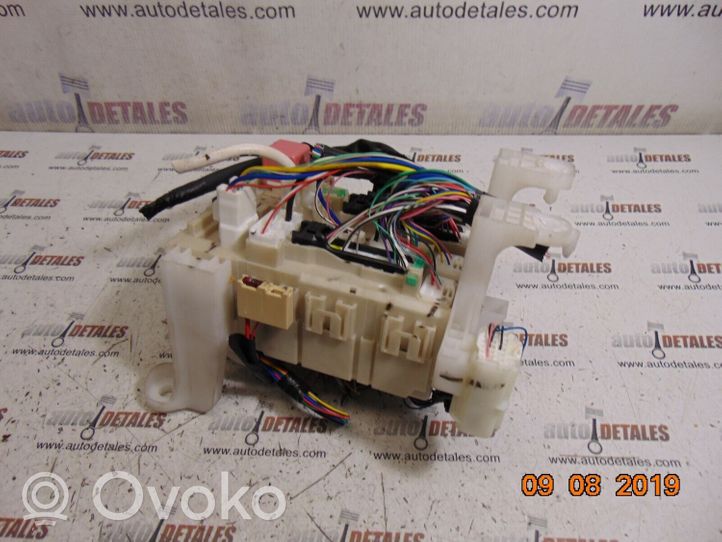 Toyota Avensis T270 Modulo fusibile 8273005150