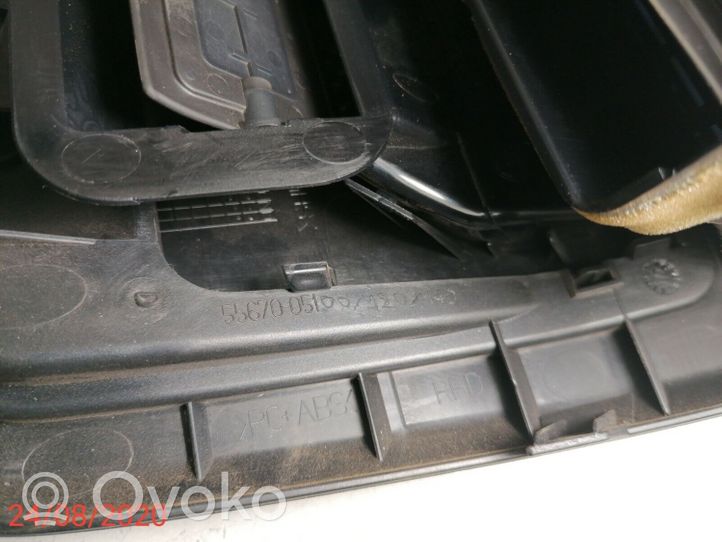 Toyota Avensis T270 Centrinės oro grotelės 5567005100